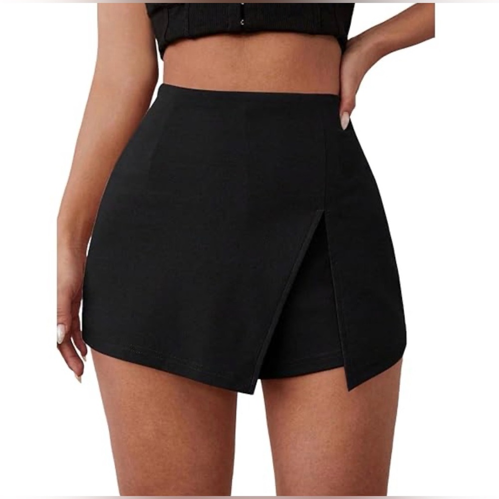 Clary Front Slit Black Skort - Picture 2 of 9